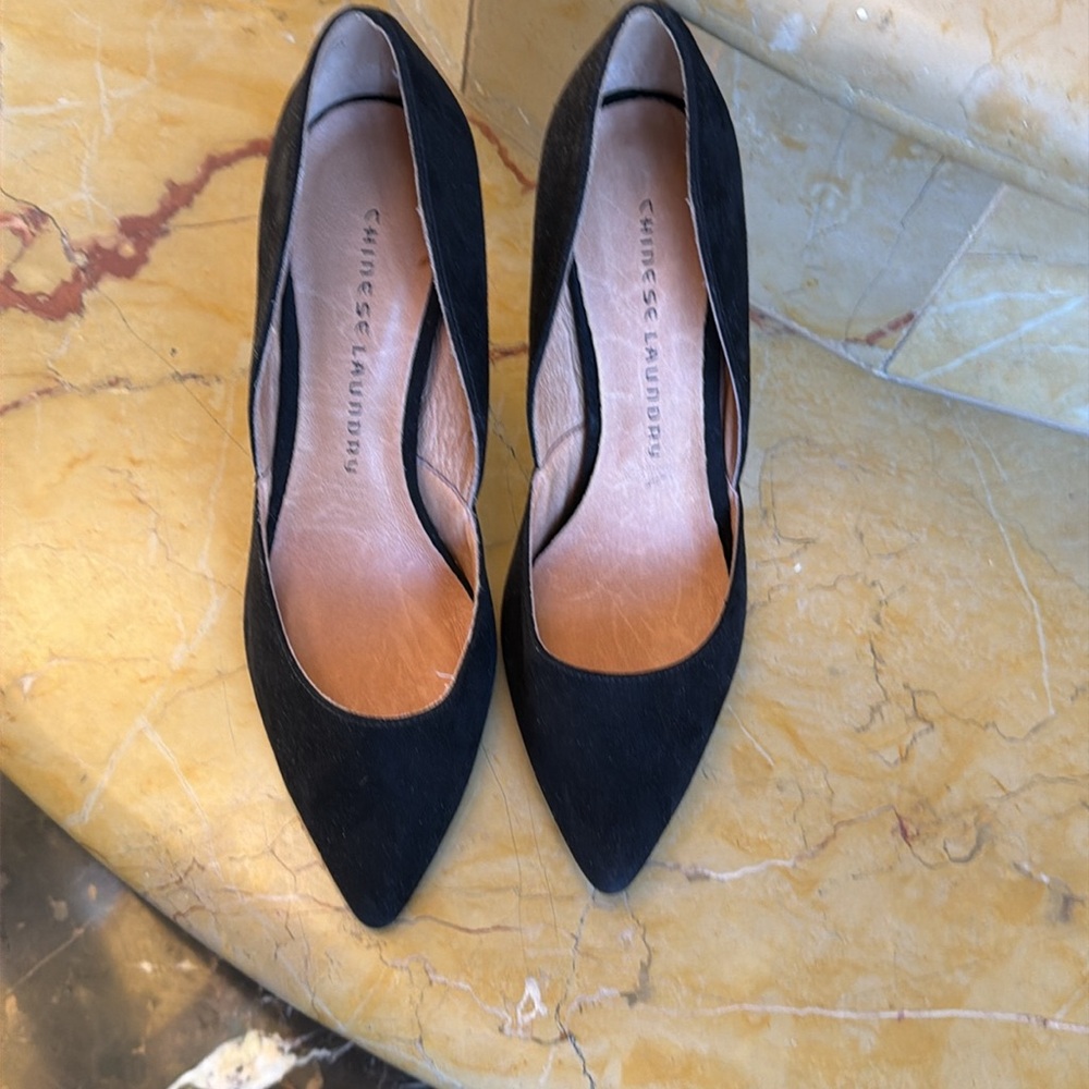 Suede Black Pointed Pumps